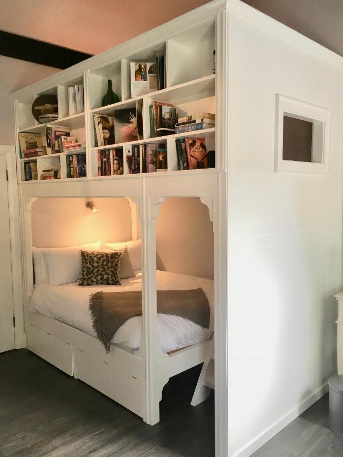 Riverside House Нюпорт Екстериор снимка